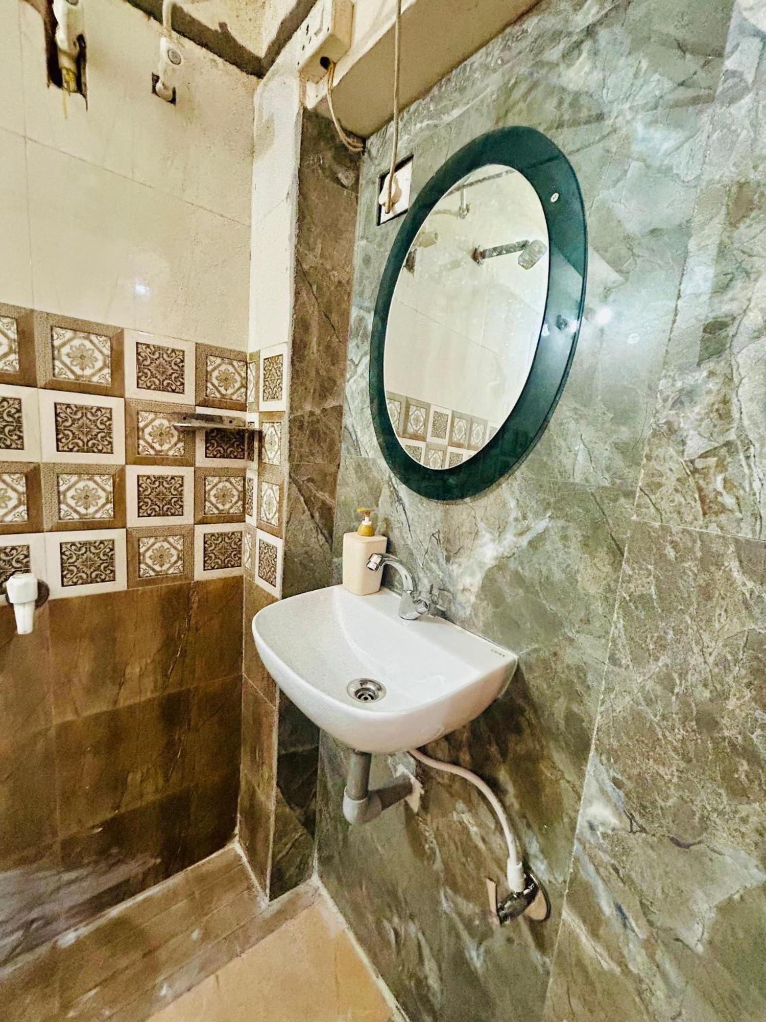 Sainik Hotel *